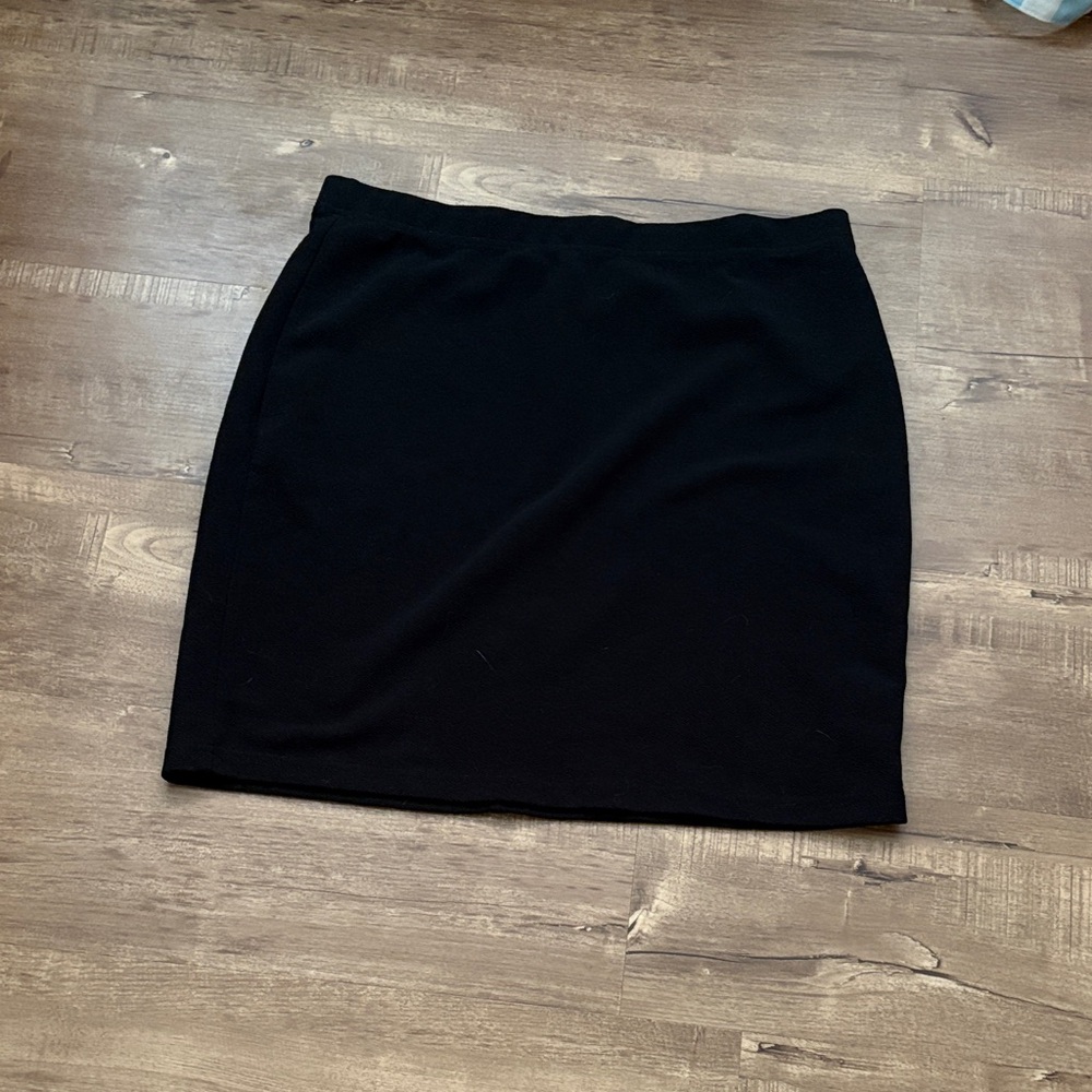 SHEIN Black Slim Fit Mini Skirt